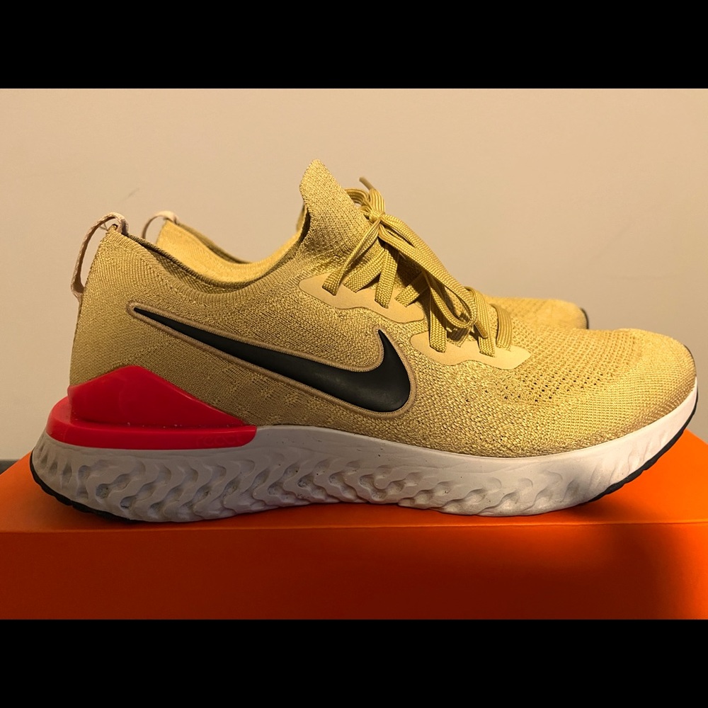 Nike Epic React Flyknit 2